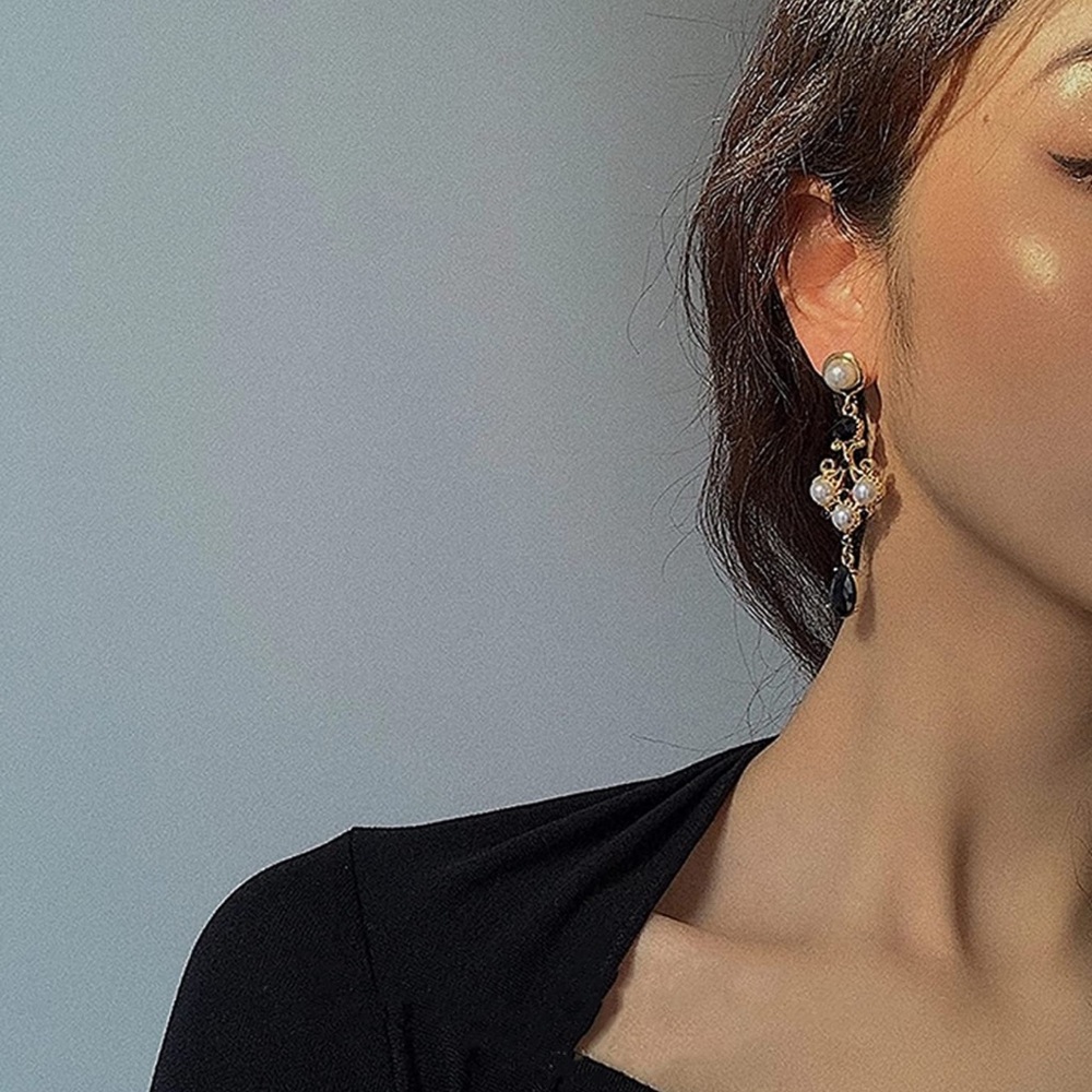 Vintage Black White Pearl Teardrop Gold Chandelier Long Dangle Earrings